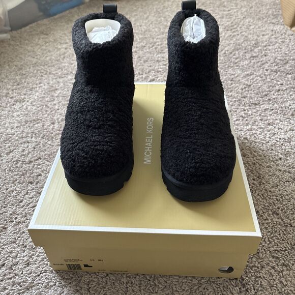Michael Kors Winnie Bootie Faux Curly Shearing Boot $175 New In Box Women Size 8 - Picture 1 of 6